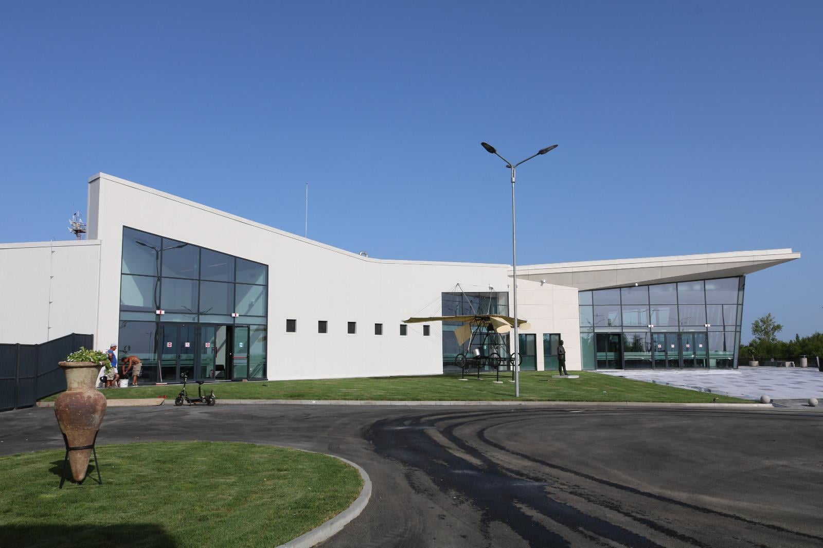 7567928terminalsosiriexterneaeroportinternational1